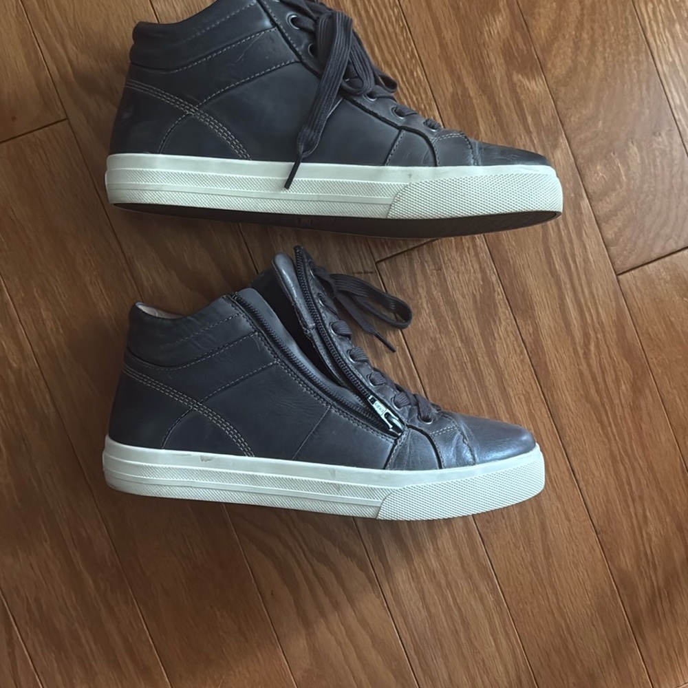 Taos Winner steel boots sneakers Women US8.5 Steel color